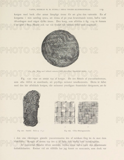 Korg with inflätadt monster, sedd underifrån. Spucetree House. Sandal Ruin 9, Woven basket and sandal found in Mesa Verde National Park, page, photomechanical print, number: 'Fig. 120. Fig. 121.', photographer: Gustaf Nordenskiöld (possibly), Mesa Verde National Park, cliché maker: Angerer & Göschl, C., Vienna, c. 1891 - in or before 1893, North America, Lower Austria, Colorado, paper, autotypie, height 365 mm x width 270 mm, Prints on page 119., shoes, sandals, container made of plant material other than wood: basket, A faded page showing detailed black and white illustrations of woven objects, including a circular woven lid or basket top with a chevron-like pattern near the top center, a long woven sandal-like object with a textured surface on the left middle, and two square woven pattern samples composed of interlaced strips on the right middle, all arranged on a light beige background with faint printed lines and margins.