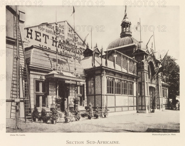 Section Sud-Africaine, Exterior of the South African pavilion at the World Exhibition in Antwerp, page, photomechanical print, photographer: Th. Lantin, Antwerp, printer (person): Joseph Maes, 1894, printer (person), paper, collotype, photogravure, height 158 mm x width 219 mm, façade (of house or building), world fair, world exhibition, A sepia-toned photograph shows an ornate exhibition building with a domed cupola and decorative roofline, multiple flags flying from tall poles, arched windows with mullions, and brick and timber facades; a canopied entrance with intricate trim and a small outdoor seating area with chairs and potted plants is visible in front, alongside a tall ladder structure on the left and a tree partially visible on the right.