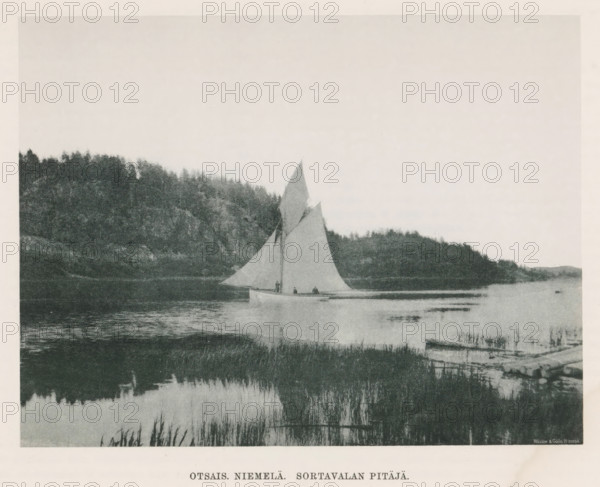 View of a sailing boat in the water, Otsais niemelä. Sortavalan pitäjä, page, photomechanical print, photographer: Impi Backman, cliché maker: anonymous, printer (person): Weilin & Göös, c. 1888 - c. 1893, printer (person), paper, autotypie, height 158 mm x width 208 mm, sailing-ship, sailing-boat, trees, landscapes with waters, waterscapes, seascapes (in the temperate zone), Karelia, A grainy black-and-white scene of a calm body of water bordered by reeds in the foreground and a tree-covered rocky shoreline in the background, with a sailboat on the water featuring a large triangular sail and a smaller secondary sail and several small figures aboard, and a pale sky filling the upper portion of the image.