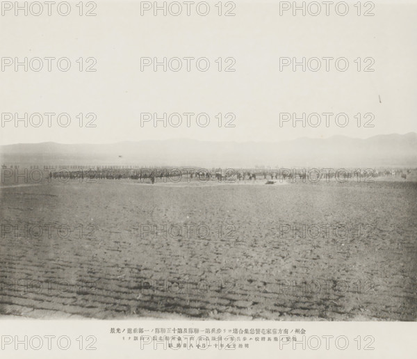 Requisition of the Japanese army south of Chinchow, Advance of the first, and portion of the fifteenth, infantry regiments after their sudden muster at Sooheatun, S. of Kinchow, page, photomechanical print, inscription: 'The fall of Kinchow.', inscription: 'The horseman at the head of the army is the Commander of the First Regiment. The mountains in the distance are situated on the N. of Kinchow Bay.', photographer: Ordnance Survey, China, cliché maker: Kazumasa Ogawa, Japan, 1894-11-18, paper, collotype, photoprint, height 211 mm x width 278 mm, army 'en route', A wide, flat landscape with a textured, ridged foreground that transitions to a distant, low horizon where a long, horizontal line of people and animals is assembled, appearing as small, dark figures against a pale sky and a faint silhouette of hills in the background.