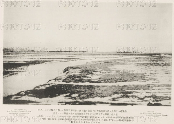 Chinese men-of-war near Yanghea sea firing upon a portion of the fifth infantry regiment, which is in pursuit of the Chinese fugitives along the shore from Yangheatun towards Wei-Hai-Wei, page, photomechanical print, inscription: 'Expedition to Wei-hai-wei.', inscription: 'The cannon-smoke, two Japanese companies in pursuit.', name: 'On Sale By Hakubundo, Publisher, Nishi-Ogawamachi, Kanda, Tokyo.', photographer: Ordnance Survey, Shandong, cliché maker: Kazumasa Ogawa, Japan, 1895-01-30, paper, collotype, photoprint, height 178 mm x width 287 mm, army 'en route', fugitives 'en route, A wide, flat landscape shown in a grayscale photograph with a foreground of uneven ground partially covered in snow and dark patches of exposed soil, a meandering shallow water channel cutting through the middle ground, a distant low horizon line with a thin row of bare trees and scattered small vertical shapes, and a pale, expansive sky occupying the upper portion of the image.