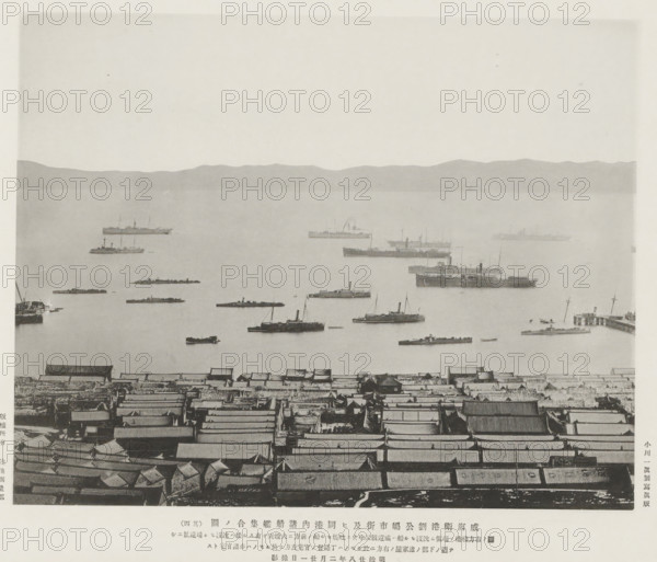 A view of Wei-Hai-Wei harbour, Liukung Island and its town, and the vessels in harbour, page, photomechanical print, inscription: 'Expedition to Wei-Hai-Wei.', inscription: 'Sunken on the right side, to the left are also official residences.', photographer: Ordnance Survey, Shandong, cliché maker: Kazumasa Ogawa, Japan, 1895-02-21, paper, collotype, photoprint, height 207 mm x width 263 mm, harbour, ships (in general), A wide waterfront scene shows a foreground of densely packed roofed structures with tiled and corrugated surfaces arranged in rows, a middle area of calm water dotted with various steamships and smaller boats at different distances, and a distant low mountain range along the horizon under a pale sky.
