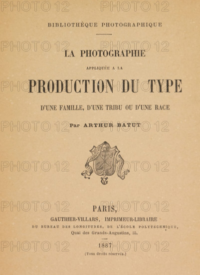 La photographie appliqué à la production du type d'une famille, d'une tribu ou d'une race, book, Book: La photographie appliqué à la production du type d'une famille, by Arthur Batut, Paris 1887., photographer: Arthur Batut, publisher: Gauthier-Villars, Paris, 1887, writer (clerical worker), paper, printing, collotype, height 210 mm x width 148 mm x thickness 3 mm, A beige, textured paper page with a centered ornamental emblem below the middle and several lines of dark printed typography arranged above and below the emblem, the typography varying in size and weight and aligned horizontally, with the paper showing small speckles and slight aging marks.