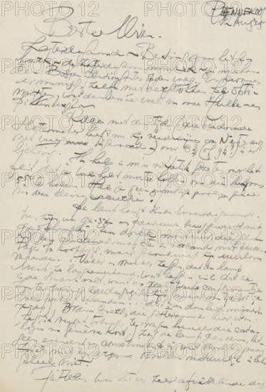 Letter to Mien Cambier van Nooten, letter, writer (clerical worker): Dick Ket, Bennekom, 1939-08-12, writer (clerical worker), materials by function, paper, ink, writing (processes), pen, height 425 mm x width 425 mm, Person, Agnes Maas-van der Moer, Arnoud Waller, Mien Cambier van Nooten, artist's model, sitter, literature, arts, historical persons (portraits and scenes from the life), painting (including book-illumination, miniature-painting), A sheet of aged paper filled with cursive handwriting in dark ink covering nearly the entire surface, with varied pressure and slanted lines, some strokes darker and bolder while others are lighter and more faded, and a larger, looping signature or heading near the top.
