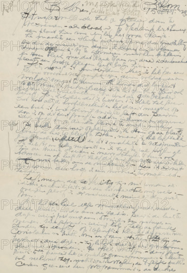 Letter to Mien Cambier van Nooten, letter, writer (clerical worker): Dick Ket, Bennekom, 1939-09-15, writer (clerical worker), materials by function, paper, ink, writing (processes), pen, height 425 mm x width 425 mm, Person, Agnes Maas-van der Moer, Paul F. Maas, Arnoud Waller, Mien Cambier van Nooten, Johan Mekkink, artist's model, sitter, painting (including book-illumination, miniature-painting), music, Second World War, A sheet of aged paper covered edge to edge with dense, cursive handwriting in various shades of blue-gray and dark gray ink, with lines of script running across the page in a flowing, slanted style; some ink strokes appear heavier and darker, others lighter and faded, and there are occasional crossed-out marks and overwritten words creating darker clusters; the paper shows subtle vertical and horizontal creases and a few faint smudges, and the margins display slight discoloration compared with the center.
