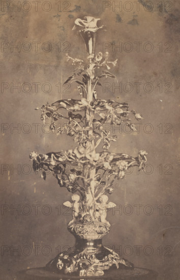 A photograph of a silver centerpiece or 'coupe de mariage' crafted by the Amsterdam silversmith Johann Georg Christopher Meijer pasted onto a dedicationed cardboard, photograph, Photograph of the silver 'coupe de mariage', a gift from the children on the occasion of the 50th wedding anniversary of Isaac Abraham Mendes (1788-1869) and Rachel Cohen da Silva (1788-1868) on June 29, 1858. The centerpiece is now located in the Amsterdam Museum and was crafted by the Amsterdam silversmith Johann Georg Christopher Meijer and purchased from Benten & Sons, inscription: 'TÉMOIGNAGE de vive tendresse et d'Harmonie entre tous les enfants', inscription: 'photo of Coup SAS gift from Mr. Mendes 1932. Also included is a mah. cupboard for coup, a family tree of the family, signed (behind glass with black frame) and a certificate with the names of the donors and donors. Anno 1858.', inscription: 'OFFERT à nos bien aimés père et mère Le 50-Anniversaire de leur Mariage', inscription: '29 JUIN 1858 Jour de...