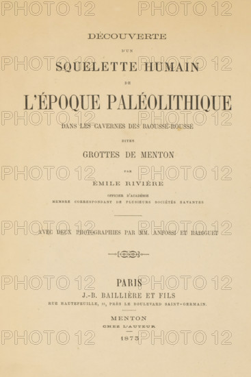 Découverte d'un squelette humain de l'époque paléolitique dans les cavernes de Baoussé-Roussé dites cavetes de Menton, book, writer (clerical worker): Émile Rivière, publisher: JB Baillière et Fils, Paris, 1873, writer (clerical worker), pasteboard, paper, printing, albumen print, height 315 mm x width 243 mm x thickness 8 mm, The image shows a vertically oriented aged paper page with centered printed lines of large serif typography arranged in a title-like layout, featuring several distinct typographic groupings separated by space, decorative ornaments, and thin horizontal rules, all on a cream-colored background with slight discoloration and small speck marks.