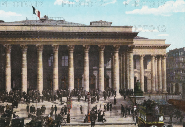 Paris. - La Bourse., View of the Paris Stock Exchange, photograph, page, Part of Photo album with color shots of sights in Paris., Paris, c. 1900 - c. 1930, photographer, pasteboard, paper, autotypie, color autotypie, height 197 mm x width 159 mm, traveling, tourism, prospect of city, town panorama, silhouette of city, diligence, omnibus, horse-tram, street (city(-scape) with figures, staffage), Exchange, Bourse, Beurs (Paris), A large neoclassical building with tall stone columns spans the image, a flag flies from the roof, and a crowd of people stands and moves on broad steps before the columns, with a statue on a pedestal near one side; carriages, several horses, and groups of pedestrians occupy the street and sidewalk in the foreground, while multi-story buildings appear at the edges and a pale blue sky with scattered clouds fills the upper area.