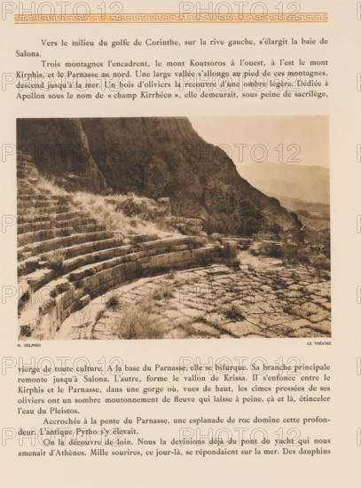 Delphes, le théatre, Amphitheater in Delphi, page, photomechanical print, number: '81.', photographer: Frédéric Boissonnas, Delphi, cliché maker: Meisenbach, Riffarth & Cie., Berlin, c. 1905 - in or before 1910, Euboea, paper, collotype, photoprint, height 160 mm x width 225 mm, Photo on page 90., amphitheatre, A sepia-toned photograph shows a curved stone amphitheater set against a rugged mountainside, with tiered stone seating partially covered by tufts of grass and small plants, a worn stone floor with irregular cracks and vegetation, rocky cliffs rising behind the seating, and distant hazy hills visible beyond the cliff under a pale sky, all framed by a cream-colored page.