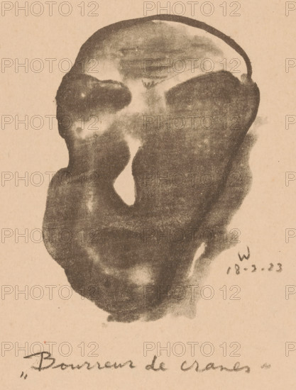 Bourreur de cranes (original title on object), Idealisten II en verder Kanttekeningen (original series title), print, A face or mask, indicated in the title on the object as brainwasher., printmaker: Erich Wichmann, 1923-03-18, paper, lithography, lithografie, height 180 mm x width 140 mm, caricatures (human types), A roughly head-shaped dark smudge with uneven edges fills the upper portion of the image, showing two darker rounded areas where eyes would be and a lighter vertical gap suggesting a nose area, all rendered in grainy charcoal-like texture on a pale beige paper background; the lower margin shows a faint swath of darker shading and a few darker marks near the right edge.