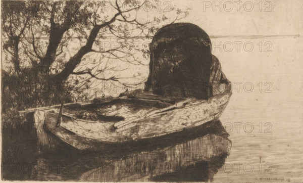 Moored rowboat with a canopy, print, printmaker: Cornelis Vreedenburgh (signed by artist), print seller: Kunsthandel Caramelli & Tessaro, 1908, paper, etching, drypoint, intaglio printmaking technique, height 124 mm x width 198 mm, rowing-boat, canoe, lake, A sepia-toned etching shows a worn wooden rowboat pulled up on a shoreline with its bow resting on a rock; the boat's planks and ribs are rendered with dense crosshatching and show scratches and weathering, and a dark, rounded object sits toward the stern. To the left, a large tree with thick, angled trunk and many thin branches and leaves extends over the boat, its foliage depicted in fine, tangled lines. The water beside the shore is smooth and pale, contrasting with the heavily textured foreground, and the overall scene is composed of intricate linear marks and tonal shading across the boat, rock, tree, and water.