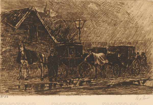 Carriages in a street in the rain, Carriages in the rain (original title), print, printmaker: Willem de Zwart (signed by artist), c. 1890 - c. 1892, paper, etching, drypoint, intaglio printmaking technique, height 135 mm x width 215 mm, street, four-wheeled vehicle drawn by one animal, rain, A sepia-toned etched scene shows a row of horse-drawn carriages parked along a street beside a steep-roofed building, with a lantern mounted on a post between the building and the carriages; a man stands near the foremost carriage and two horses are harnessed and partially covered, their forms rendered in dense crosshatching, while the background features textured rooftops and a distant tower, all depicted with strong diagonal and vertical etched lines.