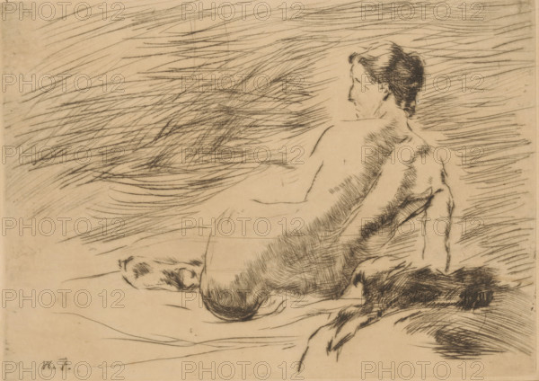 Lying nude (original title), Lying nude woman, print, printmaker: Willem de Zwart (signed by artist), c. 1915 - c. 1919, paper, drypoint, intaglio printmaking technique, height 141 mm x width 198 mm, lying figure - AA - female human figure, A monochrome sketch of a seated nude figure shown from behind with the head turned to the side, rendered with fine hatched lines; the figure's back, shoulder blades, and upper arms are visible, and the hair is short and darkly shaded. The background is filled with long, flowing, diagonal hatch marks suggesting movement or texture, and additional cross-hatching defines shadows along the figure's spine, buttocks, and limbs. The lower portion shows loosely drawn limbs and feet with softer lines, and the entire image sits on a pale, slightly textured paper.