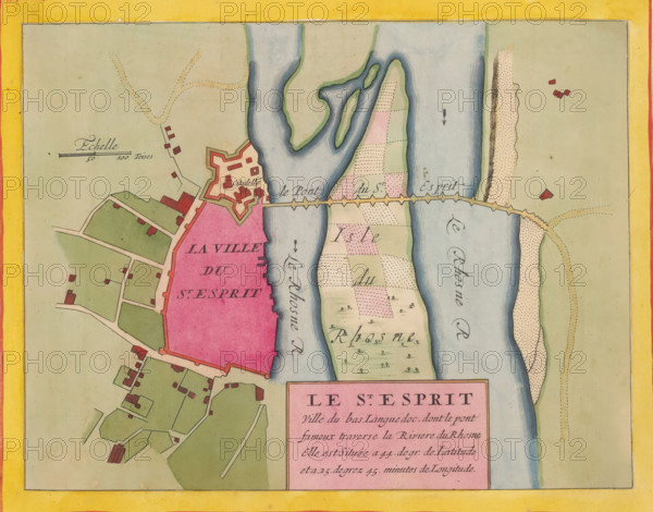 Le St. Esprit, ville du bas Languedoc, Fortress map of Pont-Saint-Esprit, area plan, print, album page, This print is part of an album., printmaker, colorer (graphic design artist), The Hague, paper, engraving, hand coloring, hand colored, inside plate edge cut and glued in a hand-colored frame, height 211 mm x width 273 mm, height 532 mm x width 320 mm, Card used in: Fer, Nicolas de. Les forces de l'Europe. 8 parts. Paris: Nicolas de Fer, 1690-1695. Mortier, Pieter. Les forces de l'Europe. 10 parts. Amsterdam: Pieter Mortier, ca. 1700, maps of cities, Pont-Saint-Esprit, A colored map segment showing a fortified town area filled with a solid pink shape bordered by a thicker outline, adjacent green parcels of land with pale roads and scattered small red-roofed building shapes, and a star-shaped citadel drawn near the waterfront; a wide pale blue river with darker blue contour lines runs vertically with an ornate angled bridge crossing it to another strip of patterned fields in soft past...