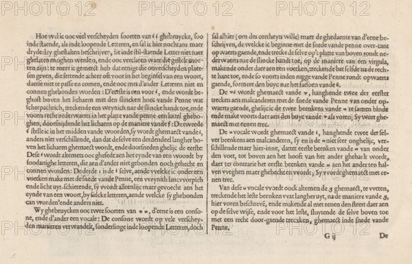Onderrechtinghe der Nederlantsche grove ende cleyne letteren, Instructie bij het schrijven van de Nederlandse letteren (vierde vervolg), Spieghel der schrijfkonste, albumblad, text sheet, Folio G2r with the fourth continuation of the instruction on writing Dutch letters. The sheet is part of an album., writer (clerical worker): Jan van de Velde (I), publisher: Cornelis Claesz., Amsterdam, 1608, writer (clerical worker), paper, letterpress printing, text in letterpress, height 260 mm x width 370 mm, A beige page with an aged, slightly spotted surface containing two columns of dense dark printed lines separated by a thin vertical rule, with uneven margins and darker ink variations across the lines, and small darker blemishes and foxing marks visible on the paper.