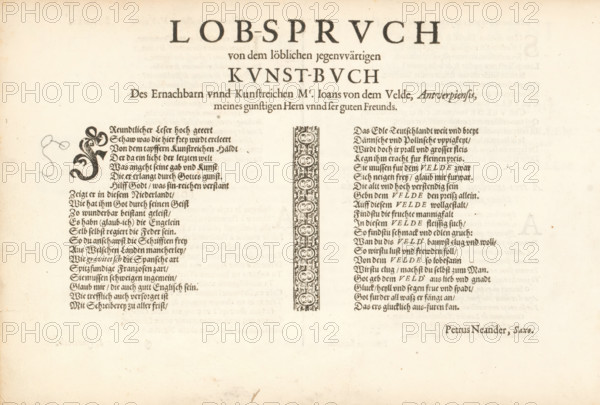 Lob-spruch von dem löblichen jegenwärtigen Kunst-Buch, Duitstalig lofdicht, Spieghel der schrijfkonste, albumblad, text sheet, Text sheet with a German-language eulogy in two columns. The text begins with a decorated initial S. Between the two columns of text is an ornamental border of fleurons. The text sheet is part of an album., writer (clerical worker): Petrus Neander, publisher: Jan van de Velde (I), Rotterdam, 1605, writer (clerical worker), paper, letterpress printing, woodcut, text in letterpress, height 210 mm x width 315 mm, initial, A cream-colored page with printed black decorative text and large spaced headings at the top, divided into two columns by a narrow vertical ornamental border filled with repeating circular floral motifs, the left column featuring a large ornate initial and dense lines of blackletter-style text while the right column mirrors similar dense lines in a matching dark typeface, small decorative marks and faint smudges scattered on the page, and a small...
