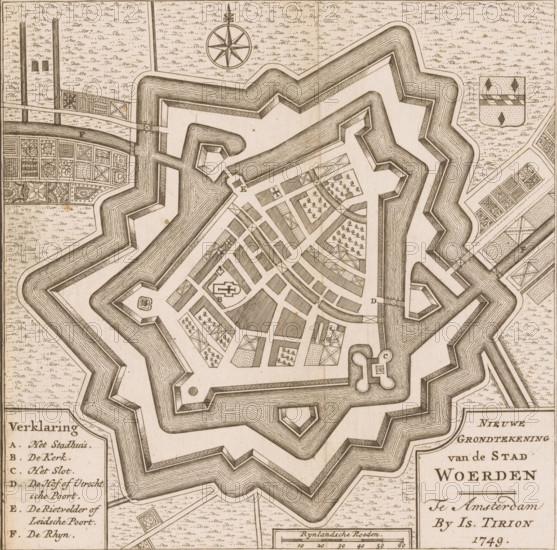 New Ground Plan of the City of Woerden, Map of Woerden, area plan, print, book illustration, printmaker, publisher, Amsterdam, paper, etching, height 181 mm x width 175 mm, Print also appeared in: Concise Atlas of About One Hundred Plans of Europe. Amsterdam: Compagnie van boekverkopers, after 1780., maps of cities, Woerden, A sepia-toned plan view of a star-shaped fortification with layered angular ramparts and a surrounding moat, showing an interior grid of streets and various rectangular and triangular parcels filled with patterned hatchings and small tree-like symbols, several small geometric bastions and gateways, a circular compass rose near the top, decorative patterned garden plots outside the fort, a shield-shaped coat of arms to the right, and a rectangular legend box partially visible at the lower left and lower right edges.