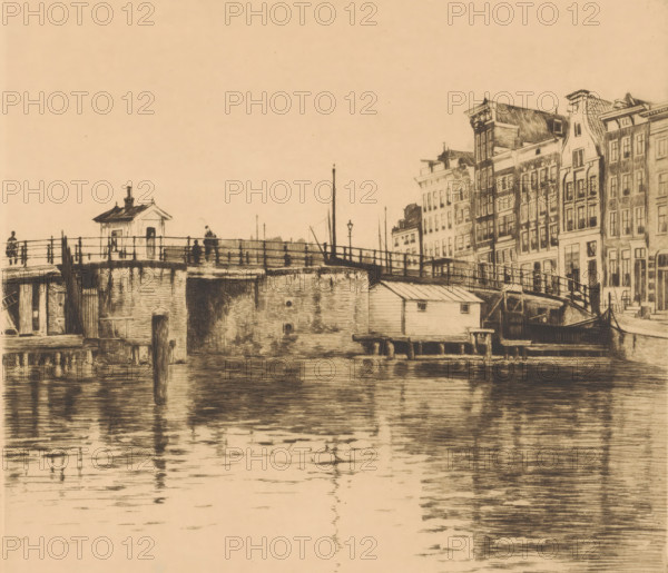 Kraansluis, houses on the right (original title), View of the Waalseilandsgracht towards the Kraansluis, print, annotation: '1 state', printmaker: Willem Witsen (signed by artist), c. 1911 - c. 1912, paper, etching, height 279 mm x width 318 mm, urban housing, bridge in city across river, canal, Amsterdam, A sepia-toned drawing of a waterfront scene showing a stone quay and a wooden bridge with railings, small people standing on the bridge, a small kiosk-like structure on the left end of the bridge, and a lamp post near the center; along the right side a row of tall narrow buildings with varied gabled roofs and many windows line the canal, and a small boathouse and a moored boat sit beneath the bridge; the water in the foreground reflects the structures and vertical lines of the quay and buildings.