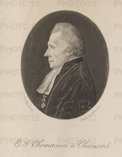 Portrait of Evert Jan Thomassen à Thuessink, print, printmaker: Edme Quenedey, Paris, after drawing by Wessel Lubbers, 1824, paper, aquatint, etching, height 145 mm x width 112 mm, Person, Evert Jan Thomassen a Thuessink, historical persons, scholar, philosopher, A monochrome oval portrait of a man in profile facing left, showing a short, neatly combed hairstyle and a straight nose, with a high white collar and a draped cloth at the neck; he wears a dark formal coat with decorative stitching on the shoulder and sleeve and a pendant medal suspended from a ribbon at his chest; the portrait is set against a darker oval background on a lighter paper sheet, with large cursive script below the oval.