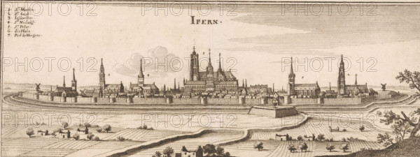 Ipern, View of Ypres, print, View of Ypres from the south. Top left a legend 1-7., printmaker: Caspar Merian, Frankfurt am Main, 1654 - c. 1700, Hessen, paper, etching, engraving, height 178 mm, width 294 mm, Print used in: Zeiller, Martin. MZ Topographia Germaniae-Inferioris vel Circuli-Burgundici, 1659. Or in one of the two later editions of this publication which, although the year 1659 is mentioned therein as the year of publication, were published in ca. 1670 and ca. 1700 respectively., prospect of city, town panorama, silhouette of city, church (exterior), Ypres (city), A wide, horizontal black-and-white engraving shows a fortified town seen from across open fields, with a long curtain wall and bastions encircling clustered buildings and prominent churches with tall steeples and towers rising above the rooftops; windmills stand near the outer walls on both sides, and a small protruding fortification juts from the wall toward the foreground; the foreground contains plowed fields, ...
