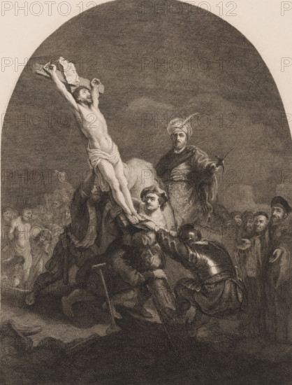 Erecting of the cross, print, printmaker: Carl Ernst Christoph Hess, after painting by Rembrandt van Rijn, 1765 - 1828, paper, etching, height 340 mm x width 237 mm, raising of the cross to which Christ is nailed already, A monochrome engraving showing a crowded scene beneath a large dark arch with a nude male figure suspended with arms outstretched and head tilted upward, draped at the waist with cloth; several clothed men surround him, some reaching up toward his feet while one kneels in armor and others strain with torque or tools; to the right a robed figure wearing a turban and holding a curved object stands with a composed expression, while more faces and gestures fill the background under the textured sky.