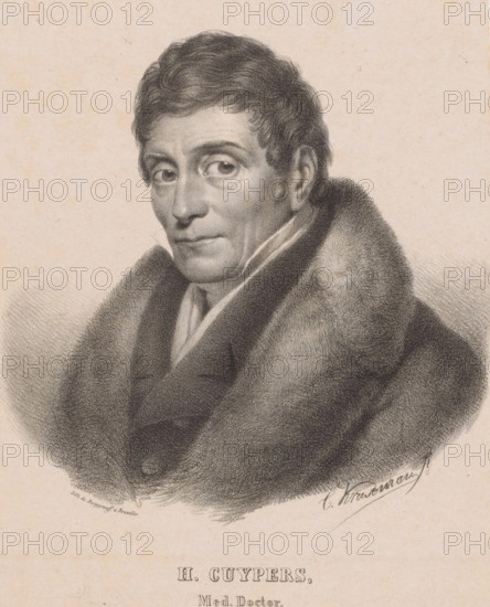 Portrait of Henricus Cuypers, print, The sitter is wearing a fur coat. Below the portrait are name and profession., printmaker: Cornelis Kruseman, printer (person): Burggraaff, Brussels, c. 1822, printer (person), paper, chine collé, lithography, lithography on chine collé, height 470 mm x width 305 mm, Person, Henricus Cuypers, historical persons ((full) bust portrait), A charcoal-style portrait of a man shown from the chest up, turned slightly to his left with his face angled toward the viewer, wearing a heavy dark fur collar and a light shirt visible at the neck, with short wavy hair, defined eyebrows, and a contemplative facial expression, rendered against a light, textured background.