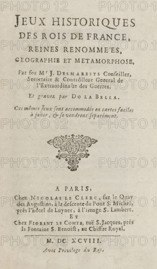 Rules for the card game 'Jeux Historiques des rois de France', text, rules, Booklet with twelve pages with letterpress text. Rules for the card game 'Jeux Historiques des rois de France'., writer (clerical worker): Jean Desmarests, France, publisher: Nicolaes le Clerc, Paris, publisher: Florent le Comte, provider of privilege: French crown, 1698, writer (clerical worker), paper, letterpress printing, text in letterpress, height 170 mm x width 99 mm, A vertically oriented aged paper sheet with printed dark serif text arranged in centered lines from top to bottom, featuring a large title in uppercase at the top, additional lines of smaller text beneath, a decorative ornate black floral emblem in the middle, and more centered lines of text below the ornament, all on a light beige, slightly textured background with faint age spots.