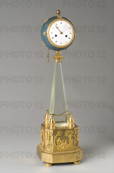 Clock in gilded engraved bronze, 1800-1820