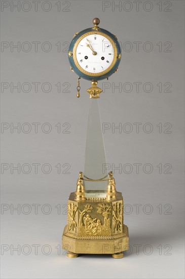 Clock in gilded engraved bronze, 1800-1820