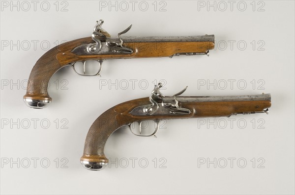 Pair of officer's flintlock pistol, circa 1820