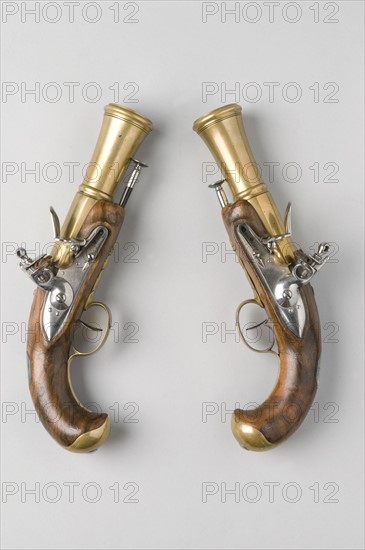 Pair of flintlock pistols from a navy officer, French 1st Republic