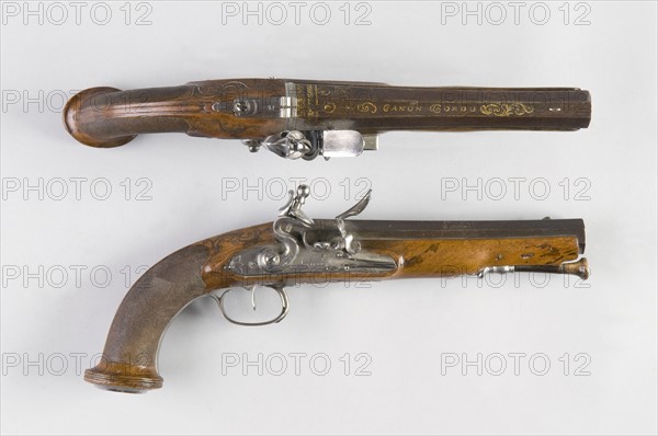 Pair of flintlock pistols from an officer, circa 1810-1820