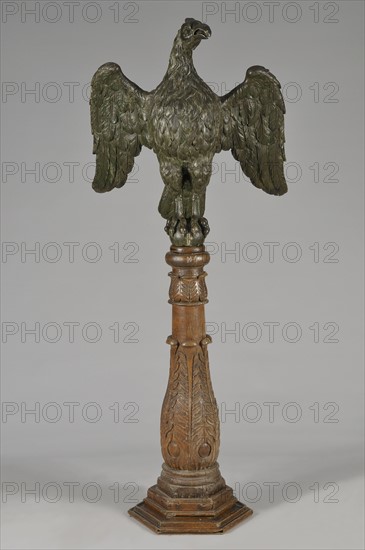 Sculpted wood lectern, with a green lacquered Imperial eagle, 19th century