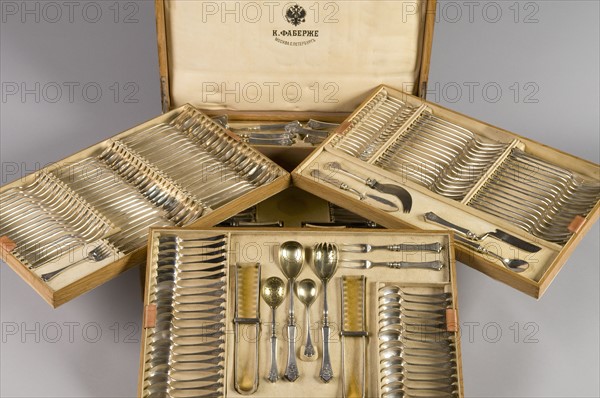 Silver and vermeil cutlery canteen, 19th Century