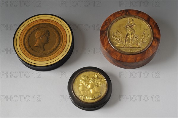 Boîtes rondes à l'effigie de Napoléon