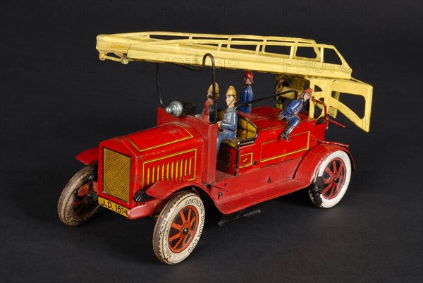 Jouet : camion de pompiers de marque J.D.N.