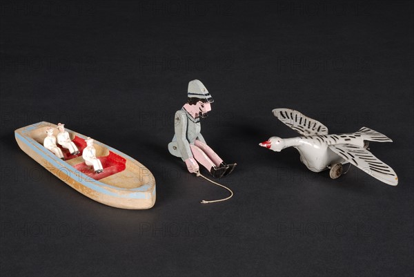 Toys : toys set (boat, jumping Jack and clockwork goose)