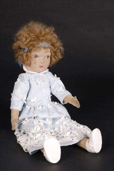 Toy : cast felt doll