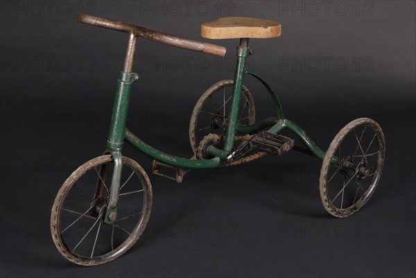 Jouet : tricycle d'enfant