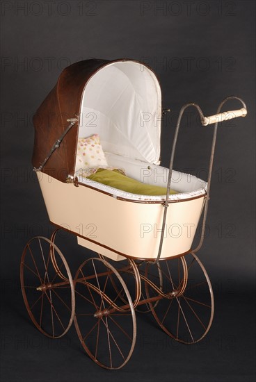 Toy : children pram