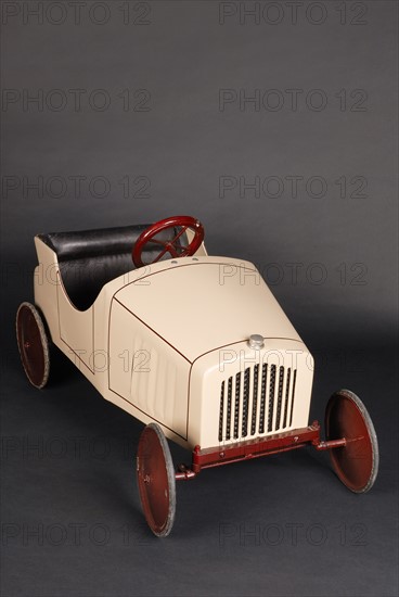 Toy: pedal car