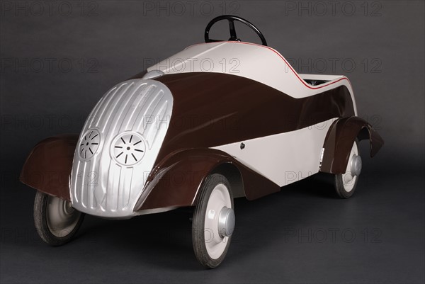 Toy: pedal car