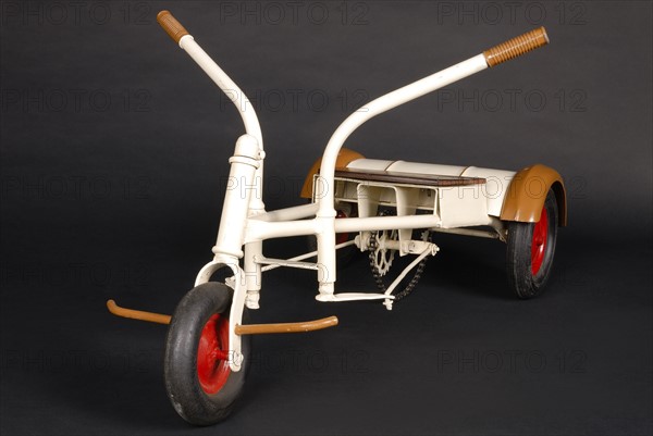 Toy : cycling rowing machine