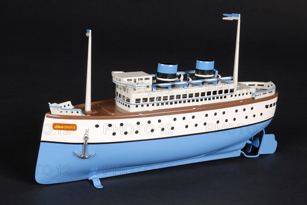 Toy : the Queen II boat