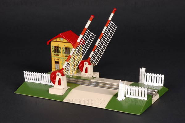 Toy : JEP (France) level crossing with gatekeeper house