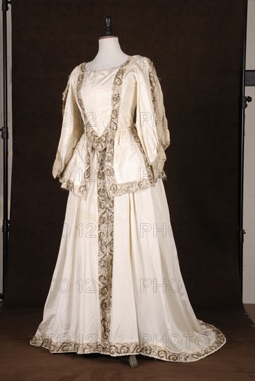 Costume de théâtre : robe style Louis XIV en satin