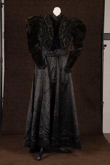 Costume de théâtre : robe 1900