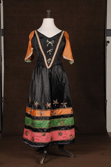 Costume de théâtre : robe de gitane