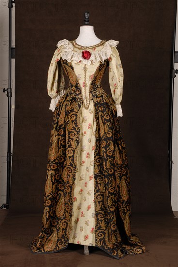 Theatrical costume : Louis XVI style dress in cashmere