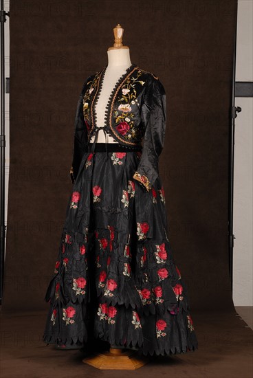 Theatrical costume : 1900 dress